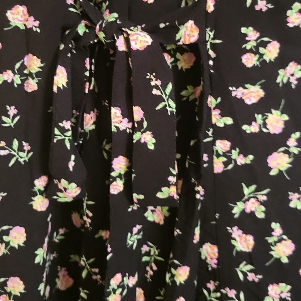 BP Romper Playsuit Black Floral V Neck Sleeveless Rayon Short Size Small NWT - Picture 7 of 10